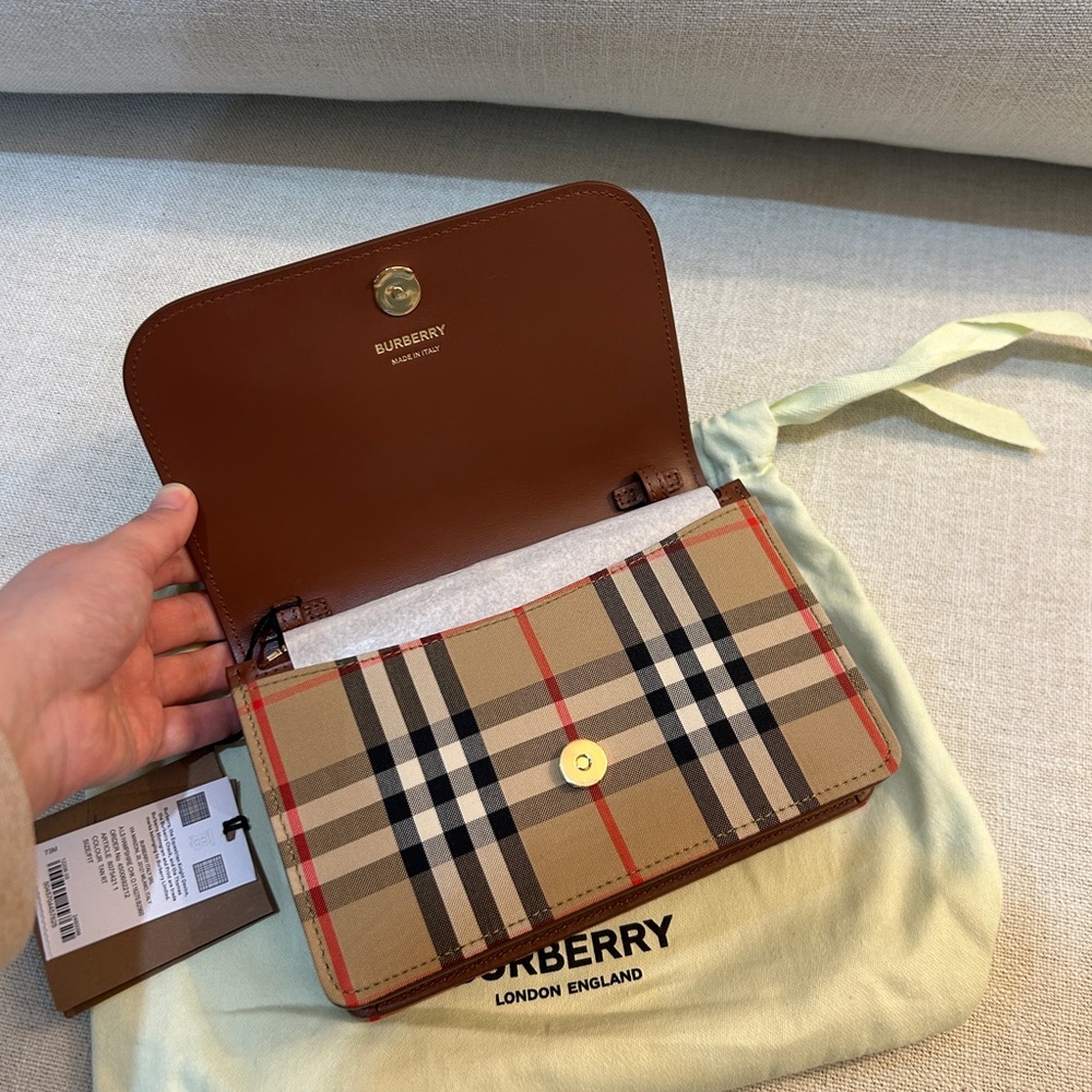 Burberry classic check bag Chestnut and Cream Check Wallet - Picture 2 of 9